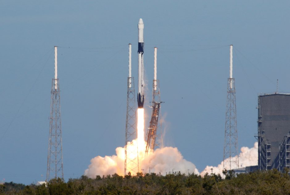 „SpaceX“ paleido į TKS krovinių kapsulę „Dragon“