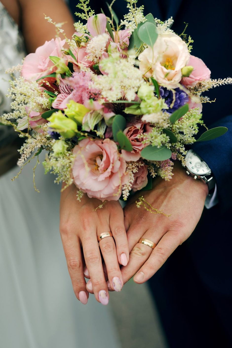 Vestuviniai žiedai: klasikiniai, dekoruoti briliantais ar individualaus dizaino?
