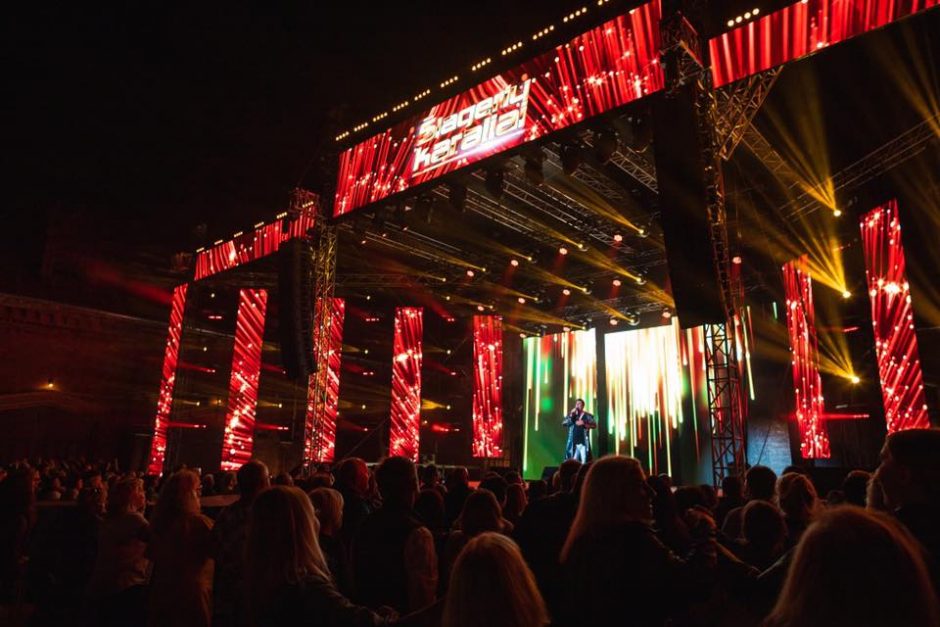 Raudondvarį sudrebino estrados festivalis „Šlagerių karaliai“